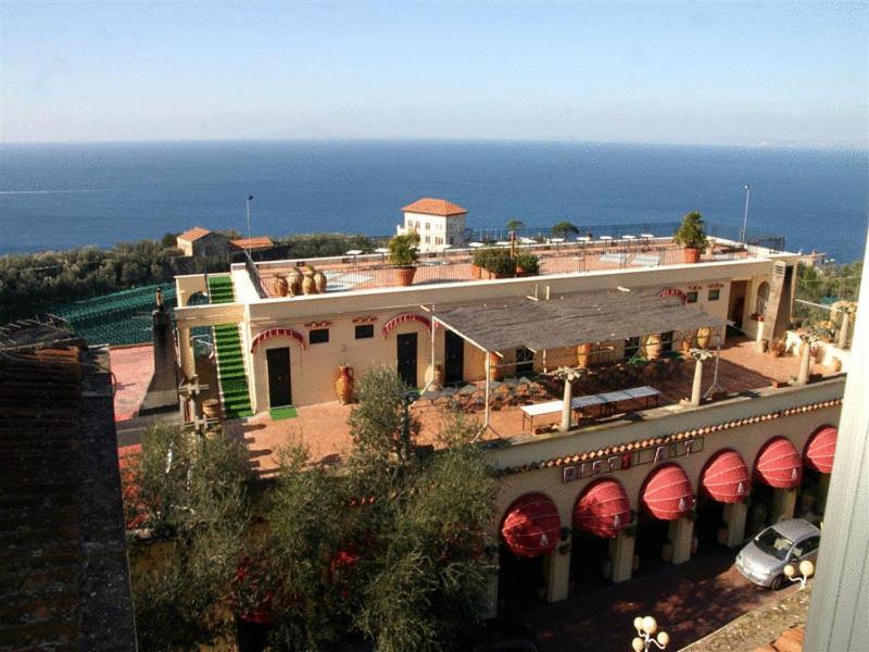Hotel Villa Pina Antico Francischiello ماسّا لوبْرينسِ المظهر الخارجي الصورة
